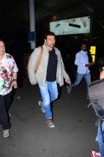 Sunny Deol snapped at airport on 31st Dec 2015